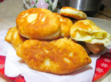 Drożdżowe pierożki z ziemniakami z ciasta z wypiekacza do chleba przepis ze zdjęciami krok po kroku i wideo