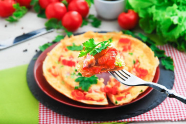 Szybka pizza z lawaszu z jajkiem na patelni przepis ze zdjęciami krok po kroku i wideo