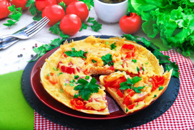 Szybka pizza z lawaszu z jajkiem na patelni przepis ze zdjęciami krok po kroku i wideo