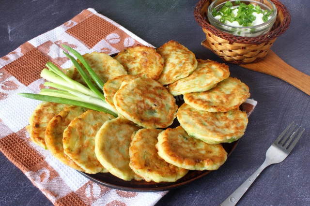 Placki z cukinii na kefirze przepis ze zdjęciami krok po kroku