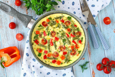 Omlet z warzywami, serem i zieleniną z patelni przepis ze zdjęciami krok po kroku i wideo
