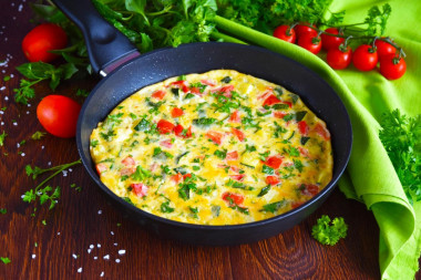 Omlet z cukinią i pomidorami na patelni przepis ze zdjęciami krok po kroku i wideo