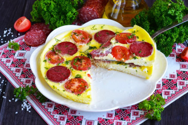 Omlet z patelni z kiełbasą i pomidorami przepis ze zdjęciami krok po kroku i wideo
