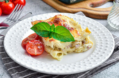 Lasagne z kurczakiem, pieczarkami i sosem beszamelowym przepis ze zdjęciami krok po kroku i wideo