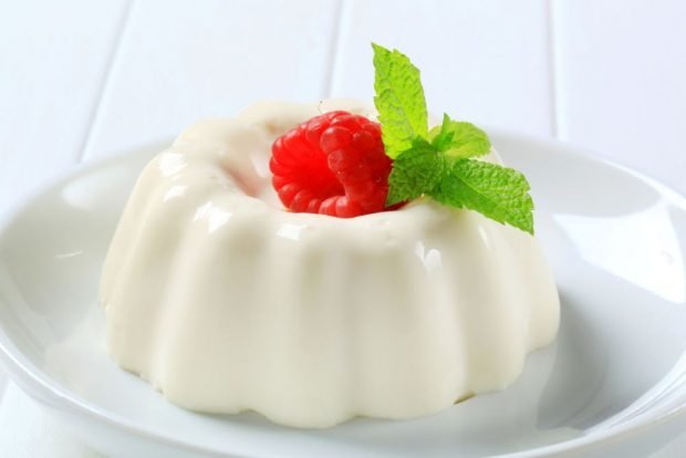 Klasyczna panna cotta w domu