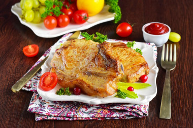 Kotlet wieprzowy z kością przepis ze zdjęciami krok po kroku i wideo