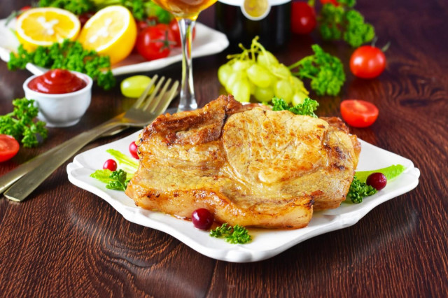 Kotlet wieprzowy z kością przepis ze zdjęciami krok po kroku i wideo