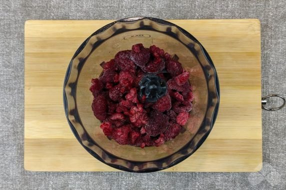 Panna Cotta bez cukru: zdjęcie przygotowania przepisu, krok 2 Panna Cotta bez cukru: zdjęcie przygotowania przepisu, krok 2
