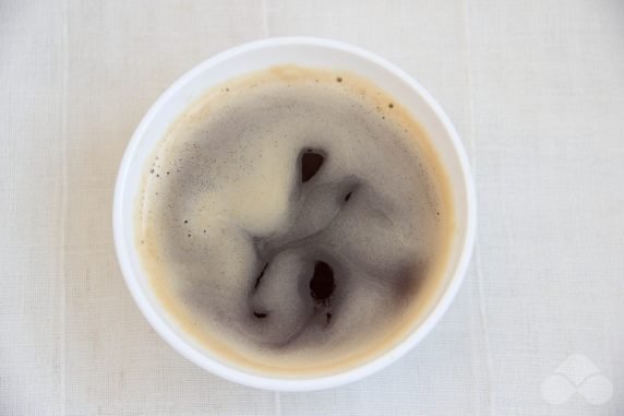 Tiramisu ze śmietaną i mascarpone: zdjęcie przygotowania przepisu, krok 2 Tiramisu ze śmietaną i mascarpone: zdjęcie przygotowania przepisu, krok 2