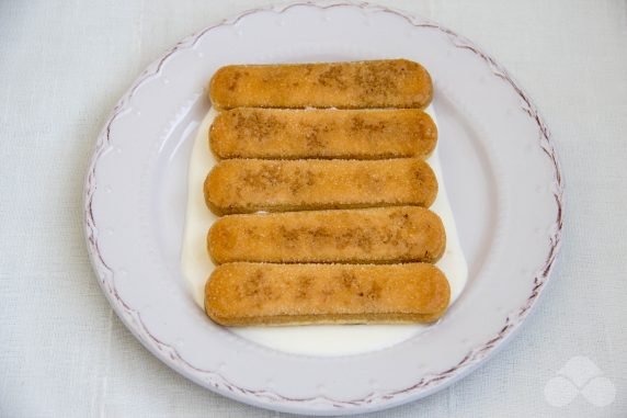 Tiramisu ze śmietaną i mascarpone: zdjęcie przygotowania przepisu, krok 4 Tiramisu ze śmietaną i mascarpone: zdjęcie przygotowania przepisu, krok 4