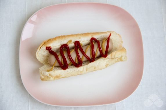 Hot dog z musztardą i słodką cebulą: zdjęcie przygotowania przepisu, krok 3