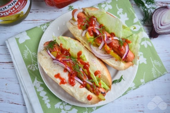 Hot dog z kiełbasą z kurczaka i warzywami: zdjęcie przygotowania przepisu, krok 4