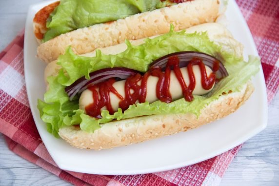 Szybki hot dog z fioletową cebulą: zdjęcie przygotowania przepisu, krok 3