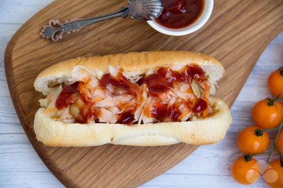 Hot dog z kiszoną kapustą i sosem barbecue: zdjęcie przygotowania przepisu, krok 3