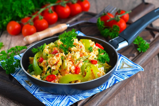Menemen – turecki omlet przepis ze zdjęciami krok po kroku i wideo