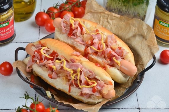 Amerykański hot dog z cebulą i bekonem: zdjęcie przygotowania przepisu, krok 3