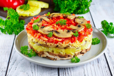 Sałatka z pieczarkami, ananasem i serem przepis ze zdjęciami krok po kroku i wideo