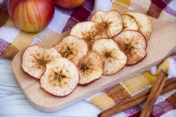 Pikantne chipsy jabłkowe: zdjęcie przygotowania przepisu, krok 4