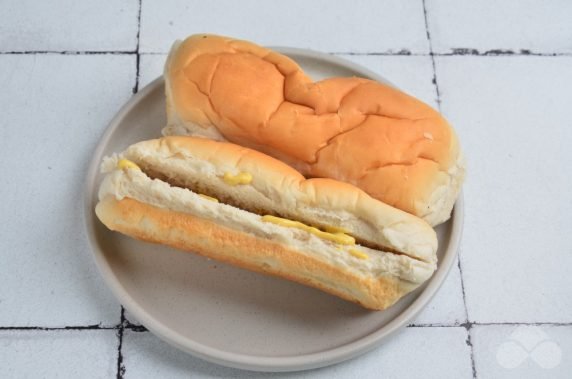 Domowy hot dog z boczkiem i zieloną cebulą: zdjęcie przygotowania przepisu, krok 1