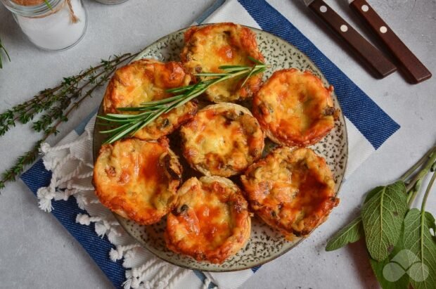 Julienne z grzybami w tartletkach-prosty i pyszny przepis ze zdjęciem (krok po kroku)