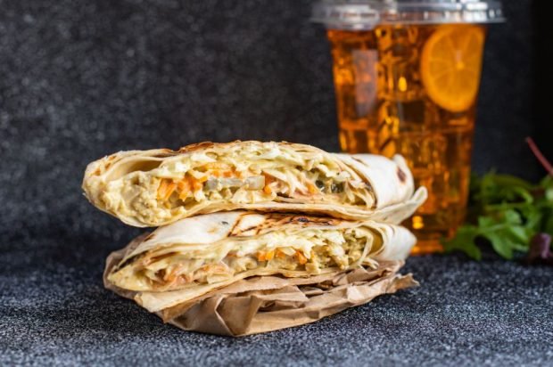 Shawarma z kurczakiem, kapustą i koreańską marchewką-prosty i pyszny przepis na gotowanie krok po kroku