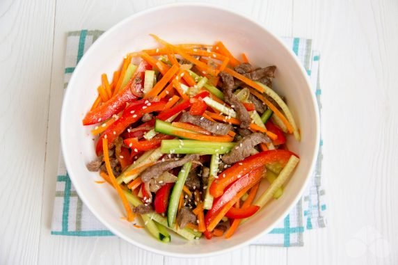 Koreańska sałatka z wołowiną i warzywami: zdjęcie przygotowania przepisu, krok 3