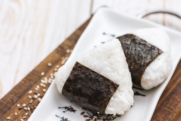 Onigiri bez octu ryżowego-prosty i pyszny przepis na gotowanie krok po kroku