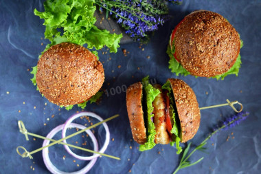 Burger z kurczakiem – chickenburger przepis ze zdjęciami krok po kroku i wideo