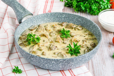 Wątróbka z indyka w śmietanie przepis ze zdjęciami krok po kroku