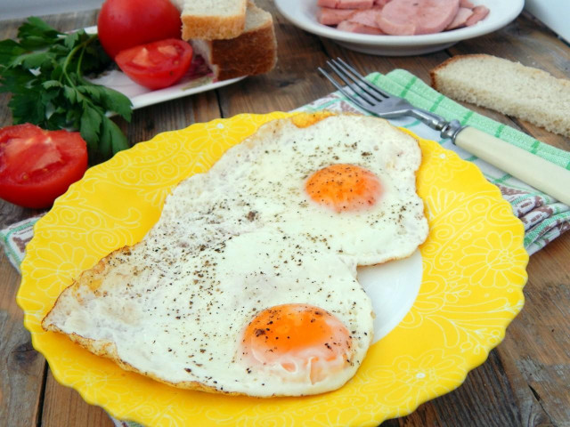 Jajka sadzone w multicookerze przepis ze zdjęciami krok po kroku