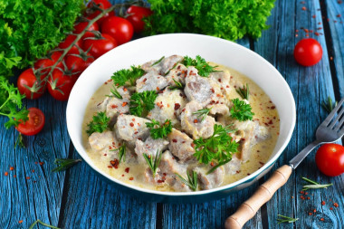 Wieprzowina w sosie śmietanowym w multicookerze przepis ze zdjęciami krok po kroku i wideo