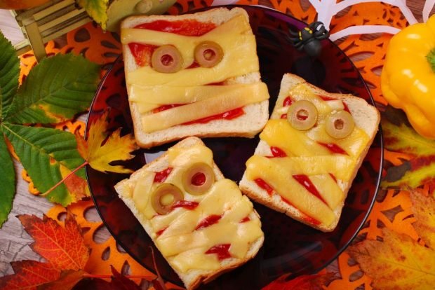 Kanapki na Halloween-prosty i pyszny przepis, jak gotować krok po kroku