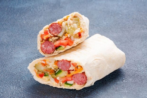 Shawarma w domu z kiełbasą-prosty i pyszny przepis na gotowanie krok po kroku