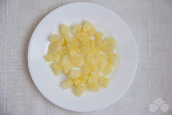 Sałatka owocowa z ananasem, mandarynkami i Marshmallow: zdjęcie przygotowania przepisu, krok 3