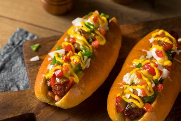Hot dog z salsą warzywną