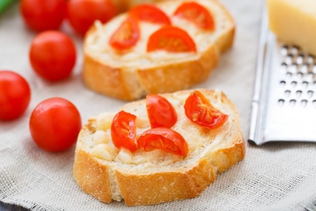 Kanapki z serem i pomidorem w piekarniku-prosty i pyszny przepis, jak gotować krok po kroku