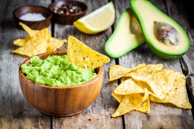 Guacamole z nachos-prosty i pyszny przepis, jak zrobić krok po kroku