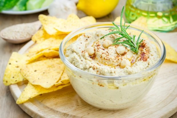 Hummus z kapustą i ziołami