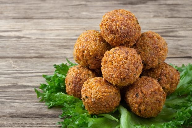 Falafel z sezamem