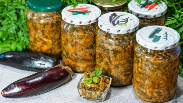 Pasta z bakłażana z marchewką i pomidorami na zimę przepis ze zdjęciami krok po kroku i wideo