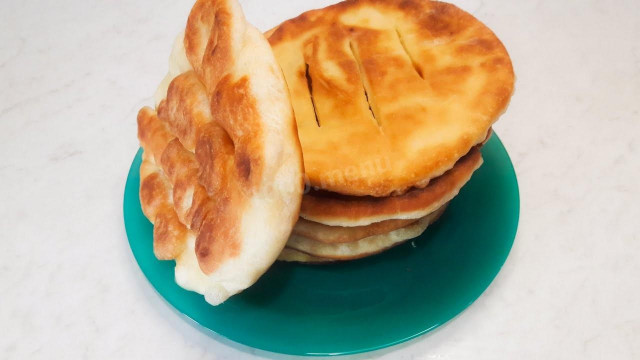 Puszyste placki na kefirze przepis ze zdjęciami krok po kroku i wideo