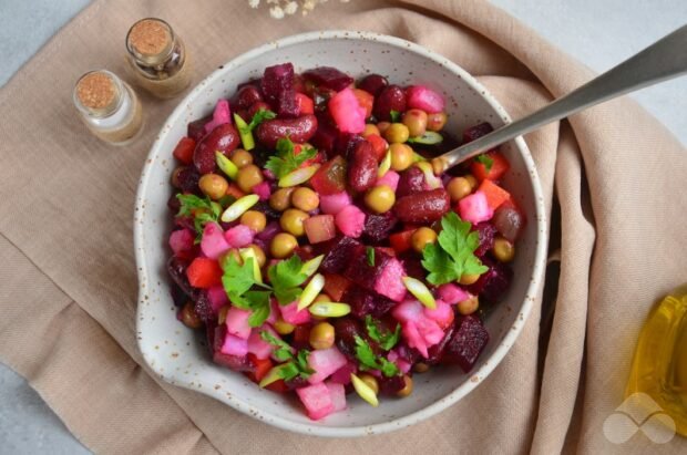 Vinaigrette z zielonym groszkiem i fasolą-prosty i pyszny przepis ze zdjęciem (krok po kroku)