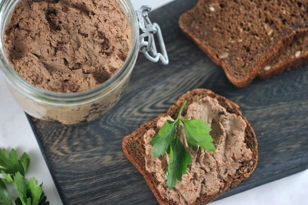 Pasztet z wątróbki drobiowej z jajkiem-prosty i pyszny przepis, jak zrobić krok po kroku