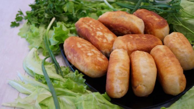 Pierożki bez drożdży na kefirze ze szczypiorkiem i jajkami przepis ze zdjęciami krok po kroku i wideo