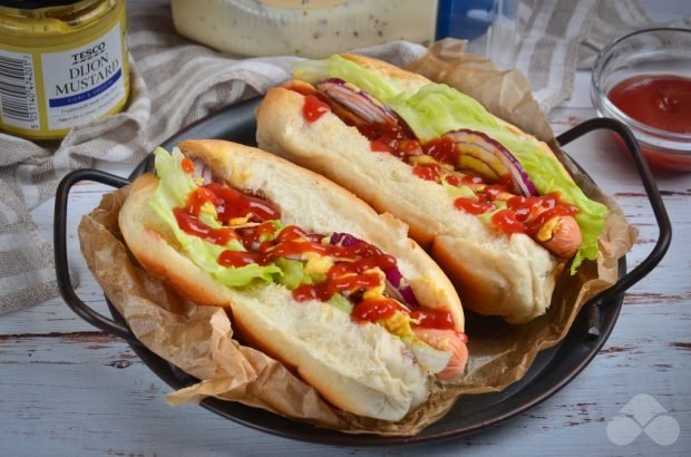 Domowy hot dog z sosem Worcester-prosty i pyszny przepis ze zdjęciem (krok po kroku)