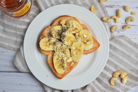 Kanapka z masłem orzechowym i bananem: zdjęcie przygotowania przepisu, krok 3