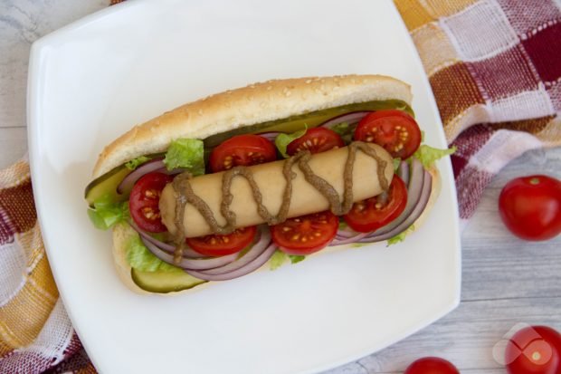 Hot dog z marynowanymi ogórkami-prosty i pyszny przepis ze zdjęciem (krok po kroku)