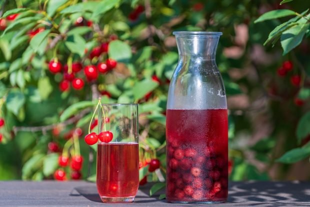 Letni kompot jagodowy-prosty i pyszny przepis, jak gotować krok po kroku