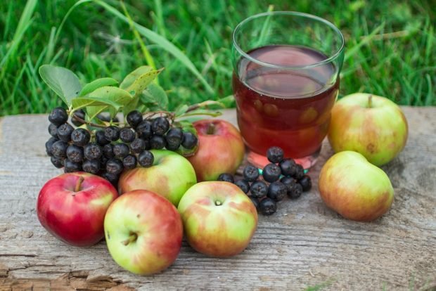 Kompot z aronii z jabłkami – prosty i pyszny przepis na gotowanie krok po kroku