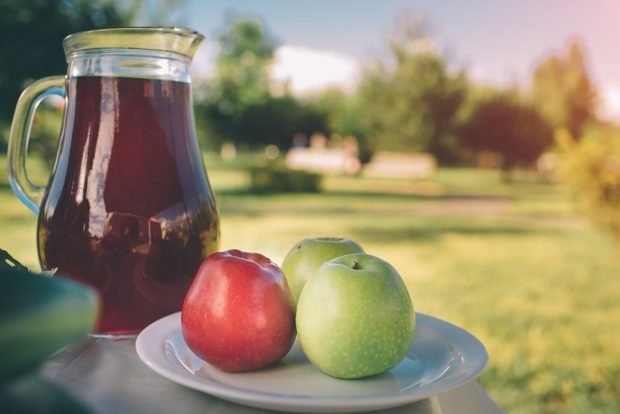 Kompot z owoców i jagód – prosty i pyszny przepis na gotowanie krok po kroku